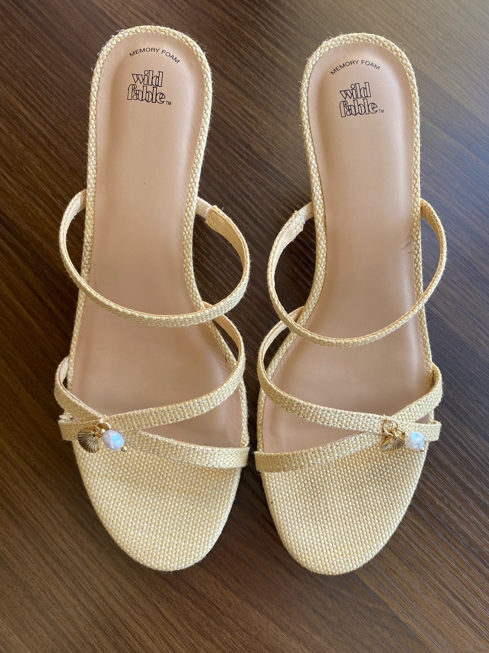 Wild Fable Tan Raffia Strappy Sandal Kitten Heel with Shell Pearl Charm